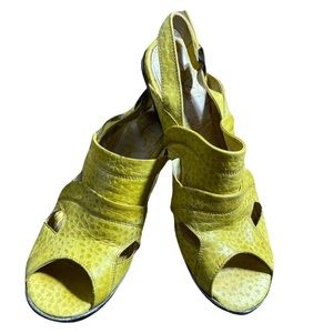 Eject Yellow Peep Toe Sling Back Heels Size 39